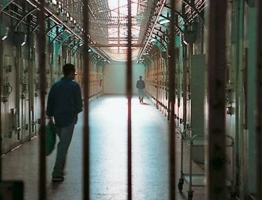 Κι άλλο μαφιόζικο κτύπημα: Έκαψαν το αυτοκίνητο σωφρονιστικού υπαλλήλου στις φυλακές Κορυδαλλού.